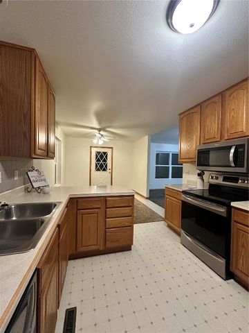 3619 King Drive SW, Cedar Rapids, IA 52404