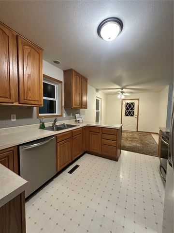 3619 King Drive SW, Cedar Rapids, IA 52404