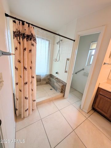 4240 E AMBERWOOD Drive, Phoenix, AZ 85048