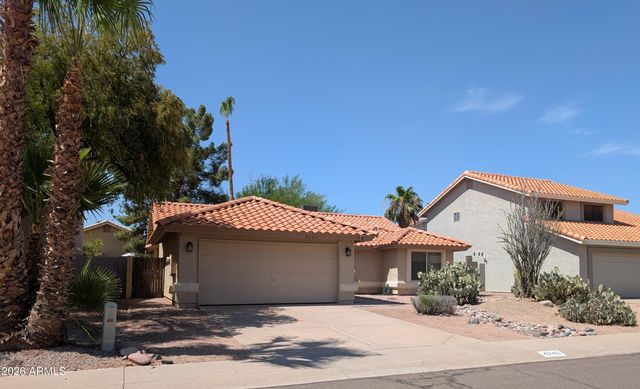 4240 E AMBERWOOD Drive, Phoenix, AZ 85048