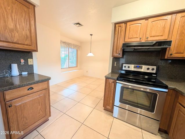 4240 E AMBERWOOD Drive, Phoenix, AZ 85048