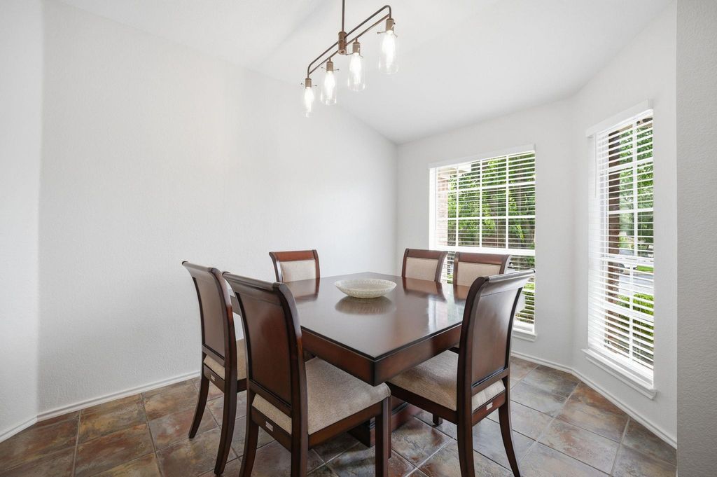 9024 Heiden LN, Austin, TX 78749