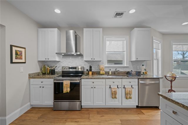 12 University Avenue, Providence, RI 02906