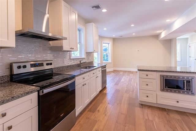 12 University Avenue, Providence, RI 02906