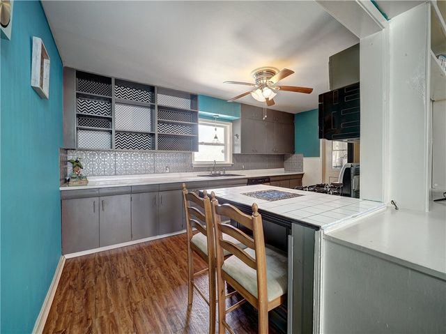 324 S 8th St, Aransas Pass, TX 78336