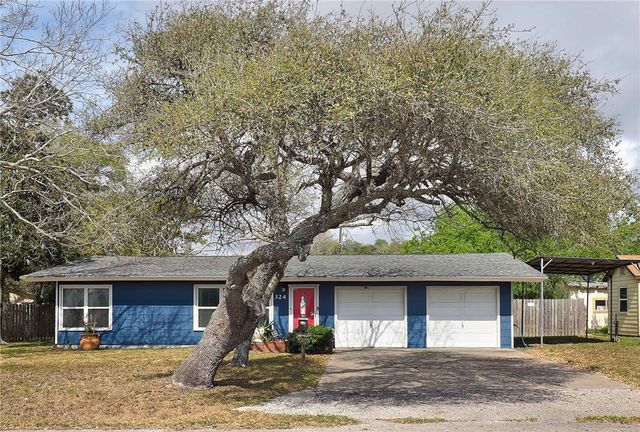 324 S 8th St, Aransas Pass, TX 78336
