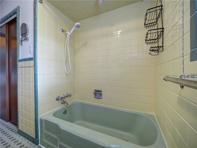 324 S 8th St, Aransas Pass, TX 78336