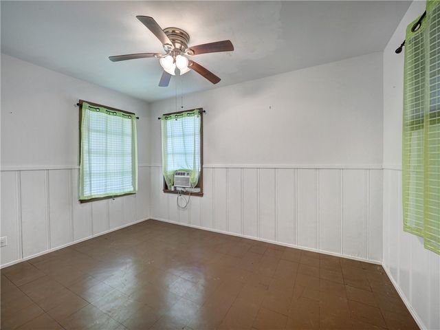 324 S 8th St, Aransas Pass, TX 78336