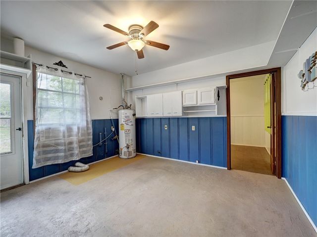 324 S 8th St, Aransas Pass, TX 78336