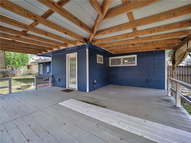 324 S 8th St, Aransas Pass, TX 78336