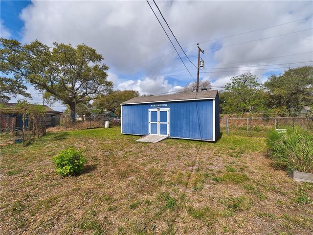 324 S 8th St, Aransas Pass, TX 78336