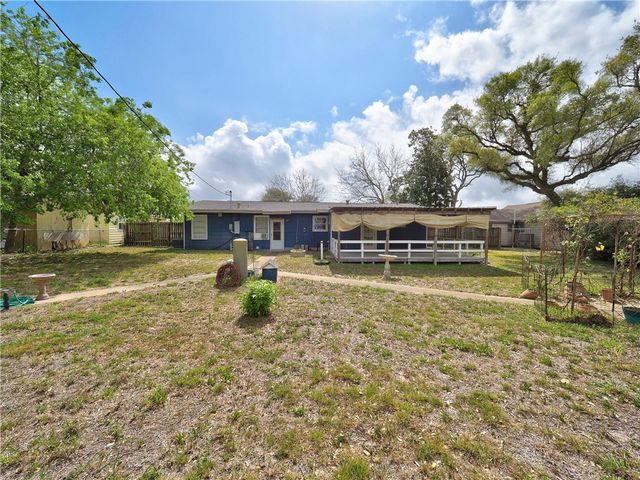 324 S 8th St, Aransas Pass, TX 78336