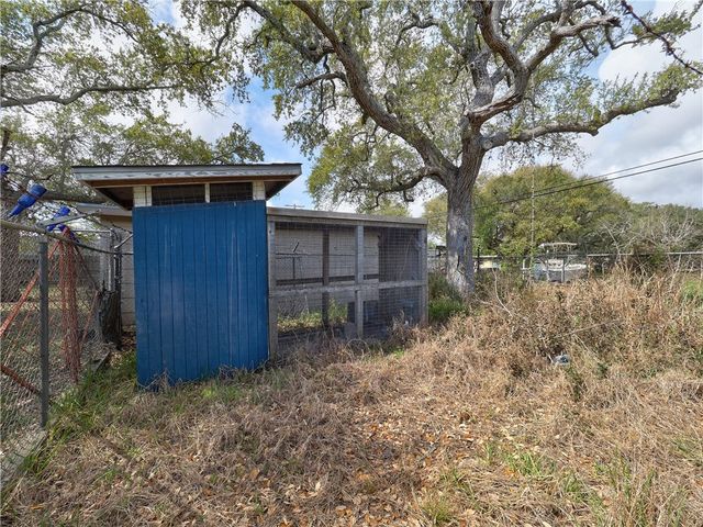 324 S 8th St, Aransas Pass, TX 78336