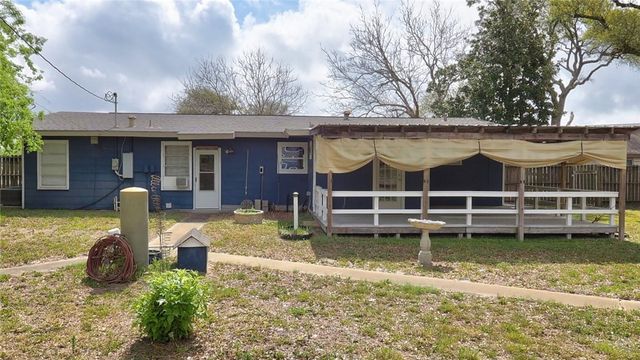 324 S 8th St, Aransas Pass, TX 78336