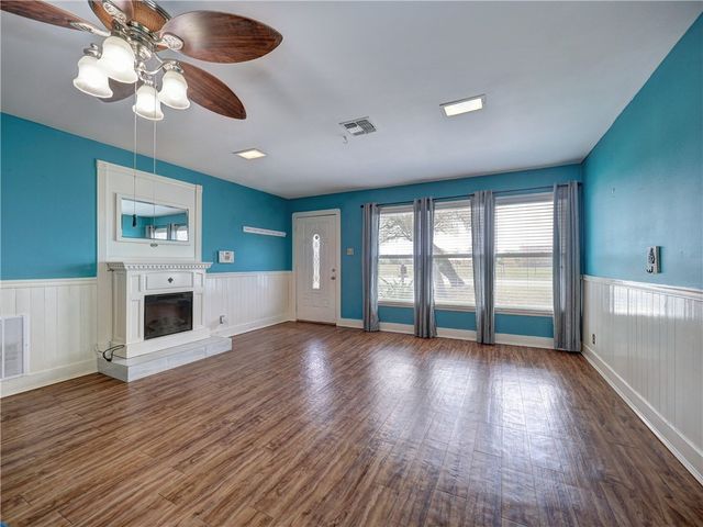 324 S 8th St, Aransas Pass, TX 78336