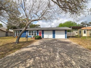324 S 8th St, Aransas Pass, TX 78336