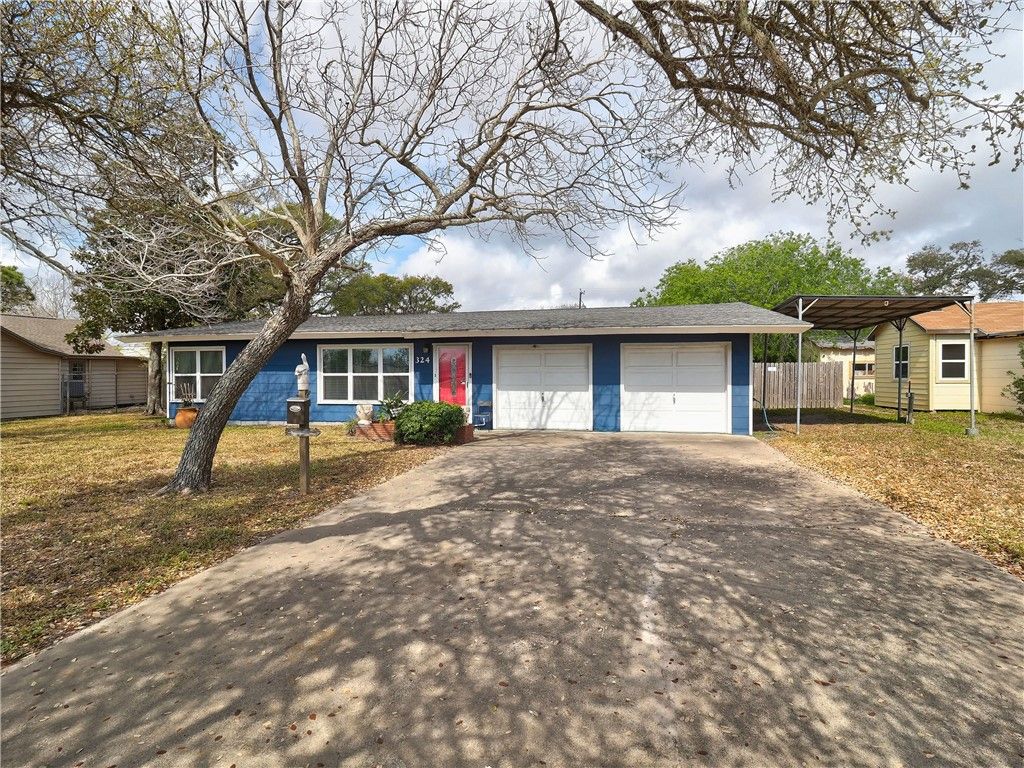 324 S 8th St, Aransas Pass, TX 78336