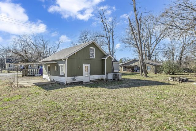 703 Landers St, Shelbyville, TN 37160