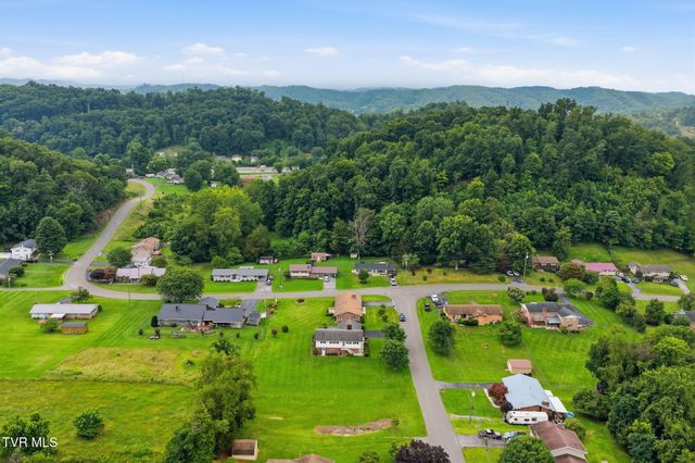 23261 Edgewood Drive, Bristol, VA 24202