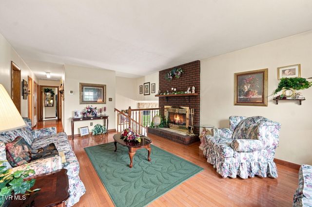 23261 Edgewood Drive, Bristol, VA 24202