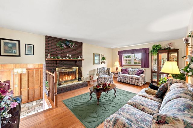 23261 Edgewood Drive, Bristol, VA 24202