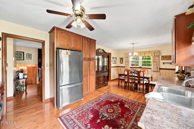 23261 Edgewood Drive, Bristol, VA 24202