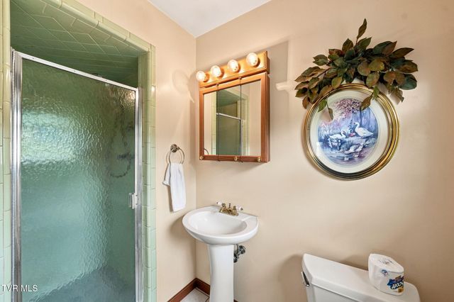 23261 Edgewood Drive, Bristol, VA 24202
