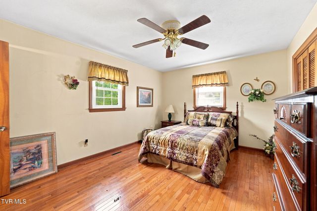 23261 Edgewood Drive, Bristol, VA 24202