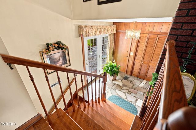 23261 Edgewood Drive, Bristol, VA 24202