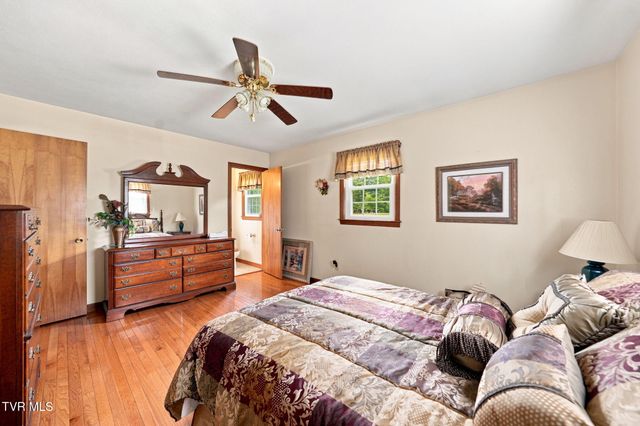 23261 Edgewood Drive, Bristol, VA 24202