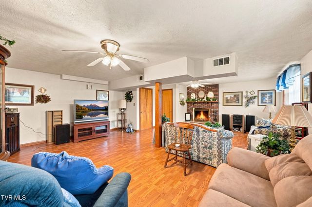 23261 Edgewood Drive, Bristol, VA 24202