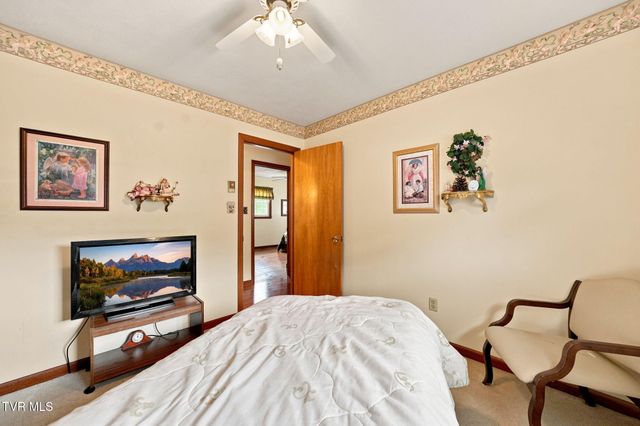 23261 Edgewood Drive, Bristol, VA 24202