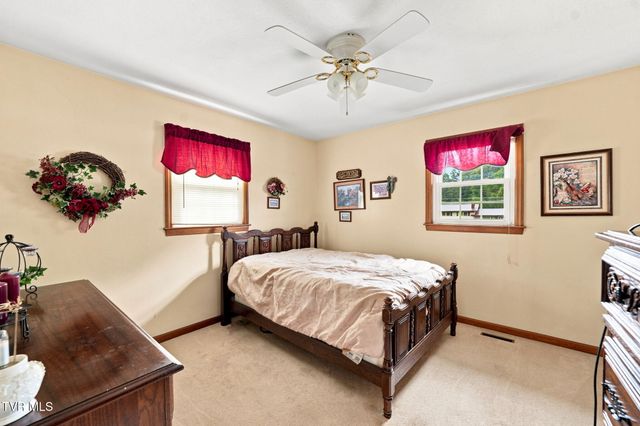 23261 Edgewood Drive, Bristol, VA 24202
