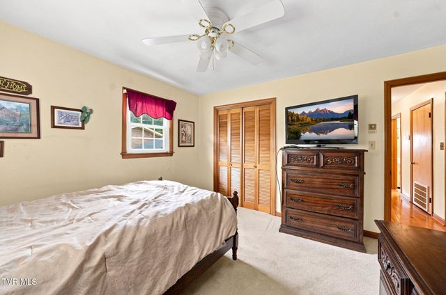 23261 Edgewood Drive, Bristol, VA 24202
