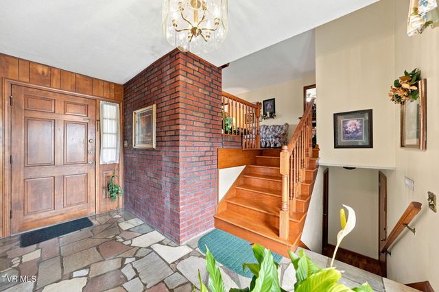 23261 Edgewood Drive, Bristol, VA 24202