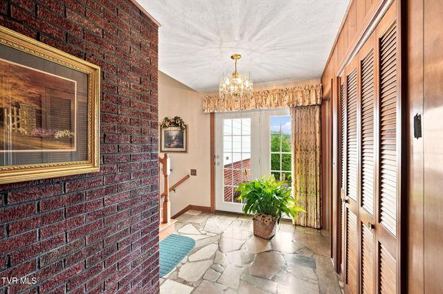 23261 Edgewood Drive, Bristol, VA 24202