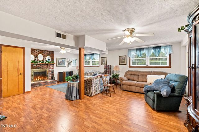 23261 Edgewood Drive, Bristol, VA 24202