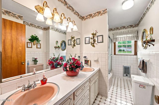 23261 Edgewood Drive, Bristol, VA 24202
