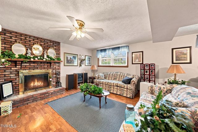 23261 Edgewood Drive, Bristol, VA 24202