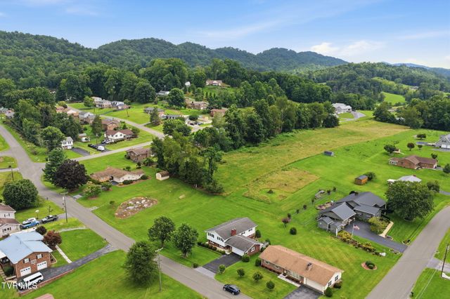 23261 Edgewood Drive, Bristol, VA 24202