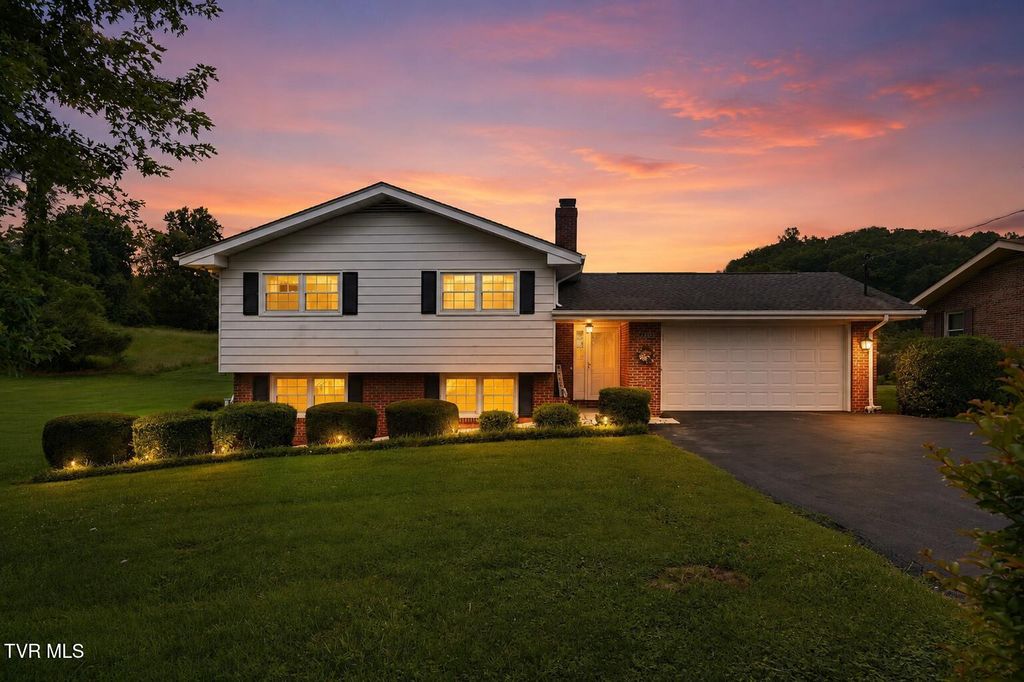23261 Edgewood Drive, Bristol, VA 24202