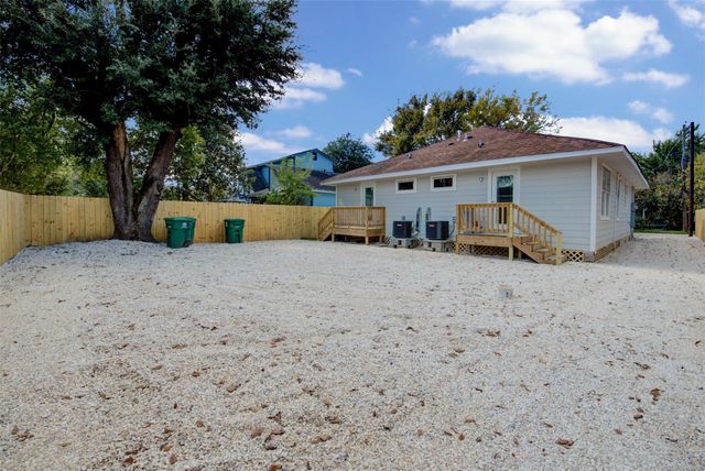 2214 Mckee Street, Houston, TX 77009