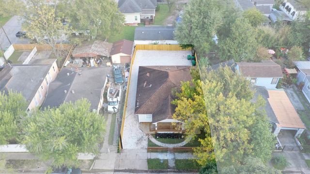 2214 Mckee Street, Houston, TX 77009