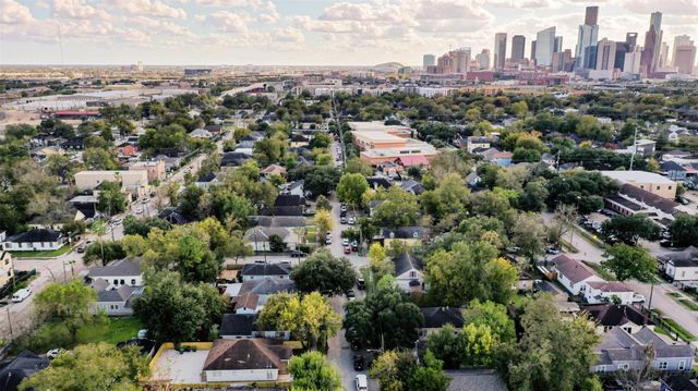 2214 Mckee Street, Houston, TX 77009