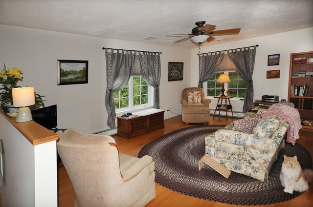 868 Main St, Wareham, MA 02576