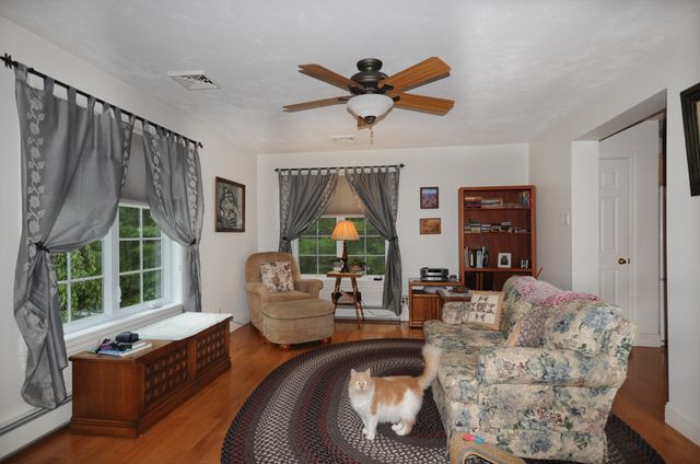 868 Main St, Wareham, MA 02576