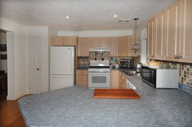 868 Main St, Wareham, MA 02576
