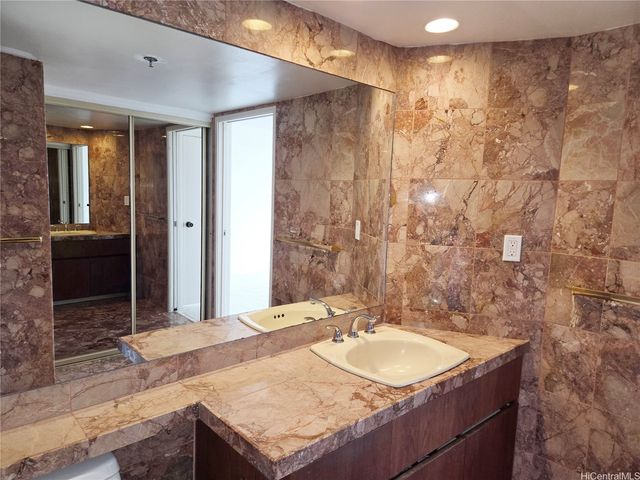 581 Kamoku Street PH4, Honolulu, HI 96826