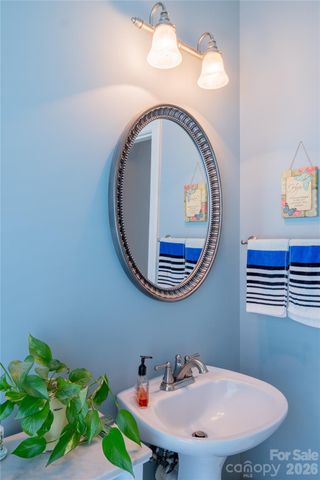 405 Matthews Estates Road, Matthews, NC 28105