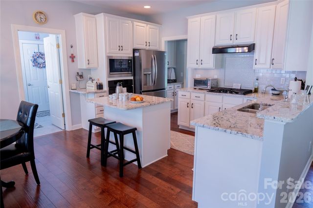 405 Matthews Estates Road, Matthews, NC 28105